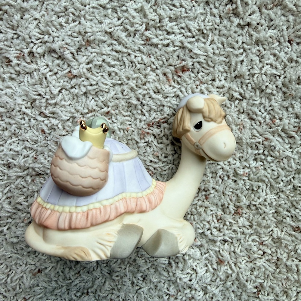 Precious Moments "Crown Him King of Kings" Nativity Addition- NEW
